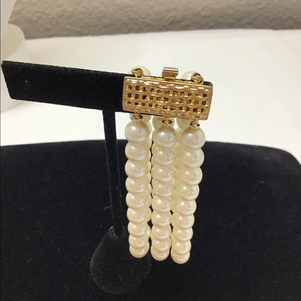 Pearl bracelet